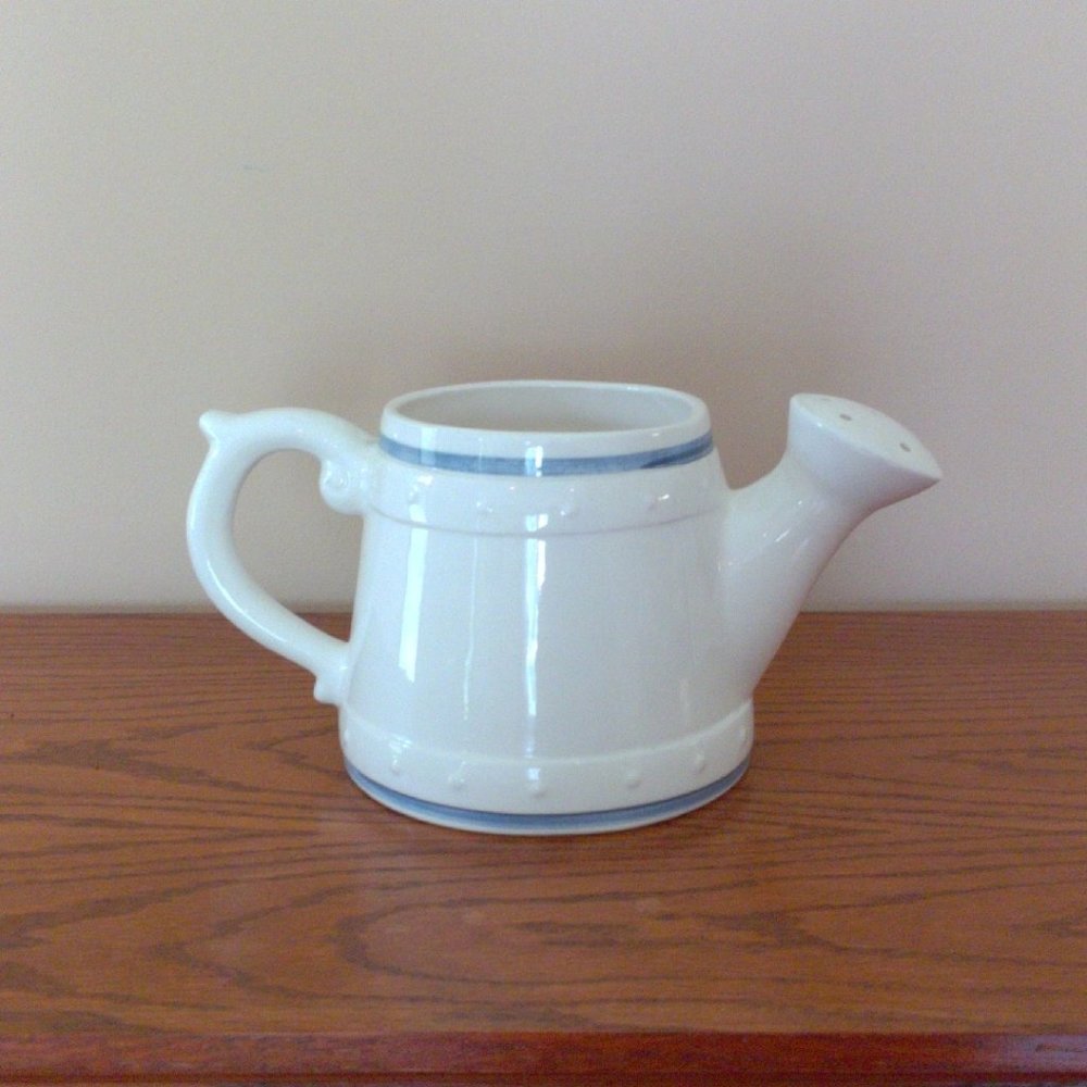 Vintage Ceramic Watering Can Vase 1 quart - Picture 4 of 9